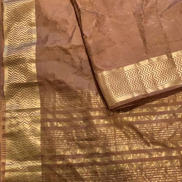 New Cotton and Silk mix Indian Saree with Gold - Picture 4 of 4